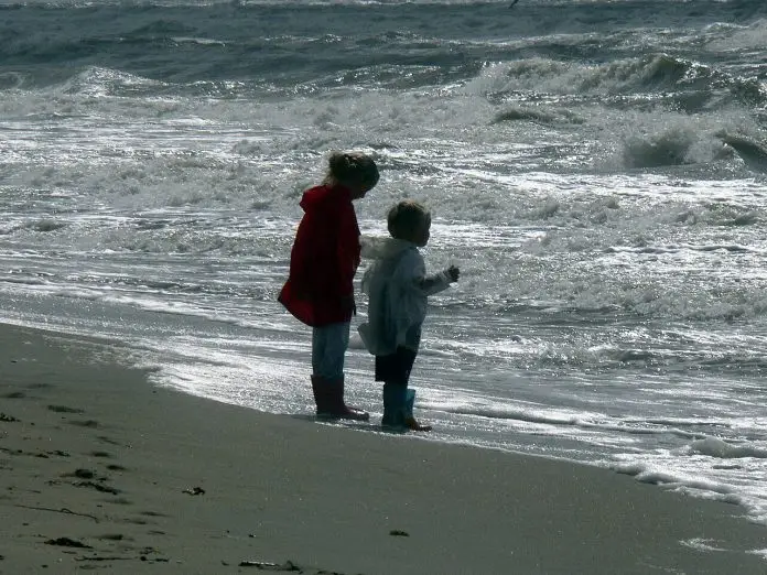 Zandvoort_Beach_-_Kinder_als_Silhouette