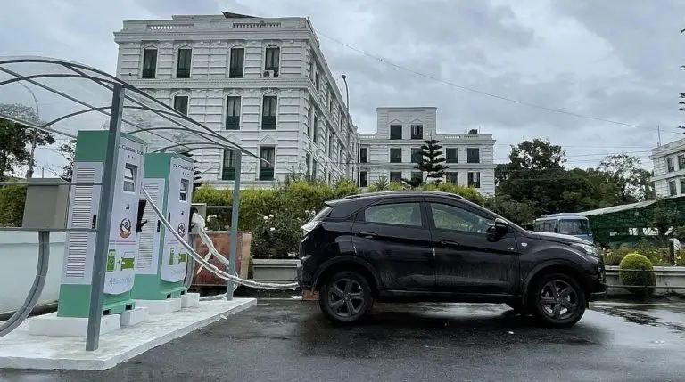 Nepal, la rivoluzione silenziosa delle auto elettriche