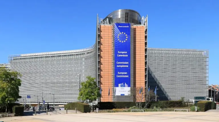 Dall’Ue 100 miliardi contro la povertà. Forse