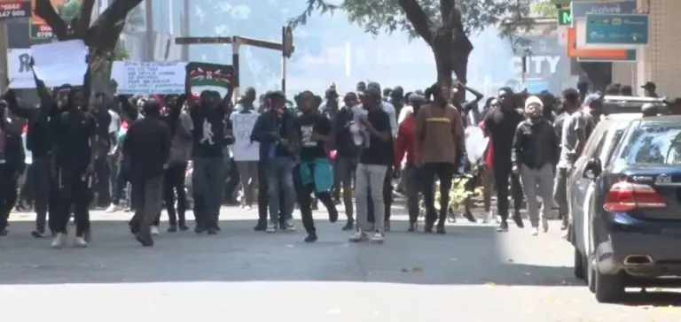 Kenya, centinaia di arresti al corteo per i morti del 2024