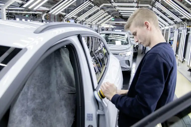 Volkswagen, guerra dell’auto e 100mila posti a rischio