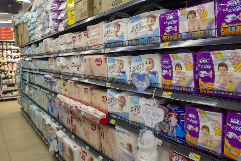 Regno Unito, i neonati poveri affidati alla carità