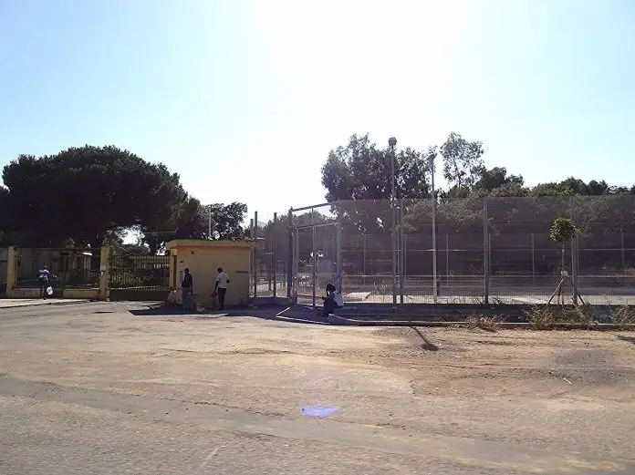 Identification_center_for_migrants_and_refugees_(Italy)