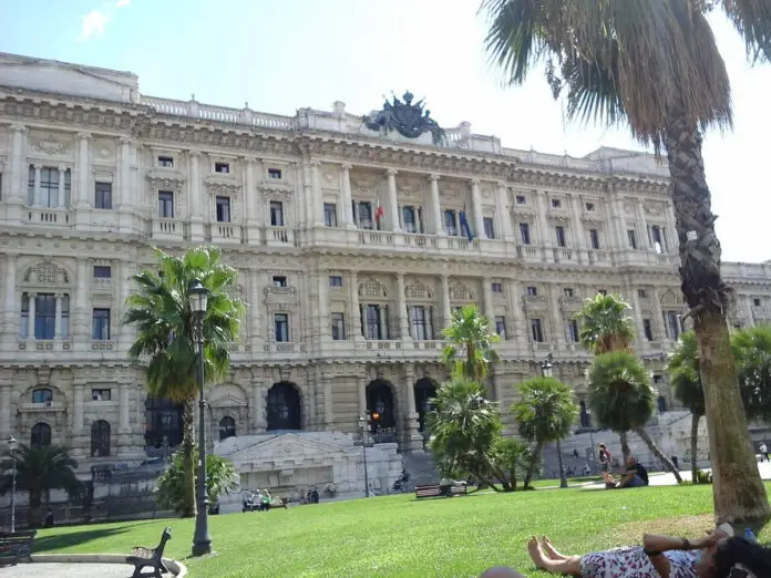 Palazzo_di_Giustizia_Roma_Settembre_2016_1