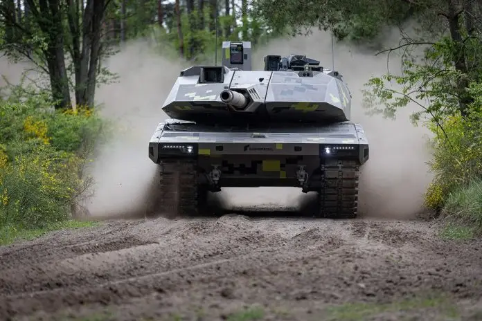 1920px-Rheinmetall_kf51_dynamisch_hohe_aufloesung_R6MJ1833