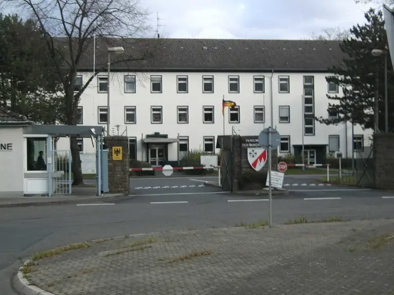 Germania, il riarmo sfratta le città