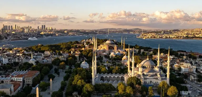 Figli, basi e potere: la Turchia di Erdogan
