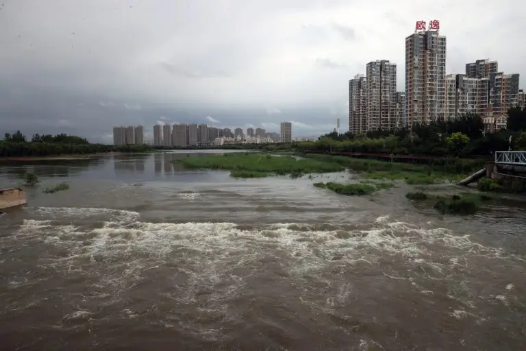 Piogge e 30 morti: Pechino affonda nel proprio modello