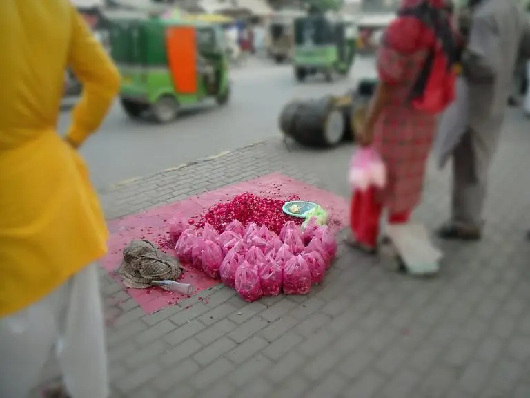 In Pakistan anche morire è diventato troppo caro
