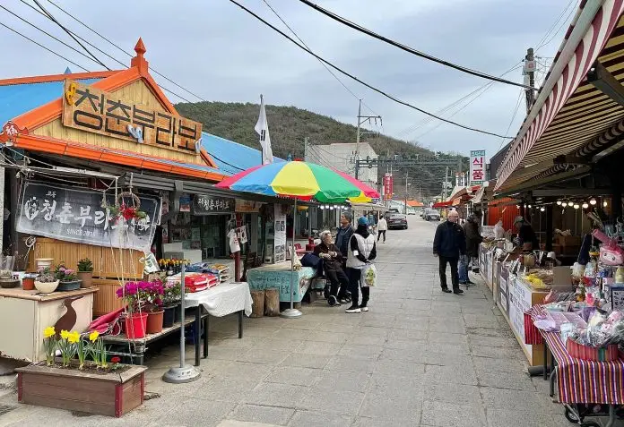 South-Korea,_Gyodong_Island,_Daeryong-ri_(10),_market