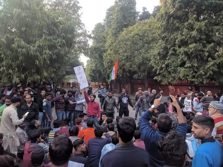 I manganelli di Modi sugli studenti indiani