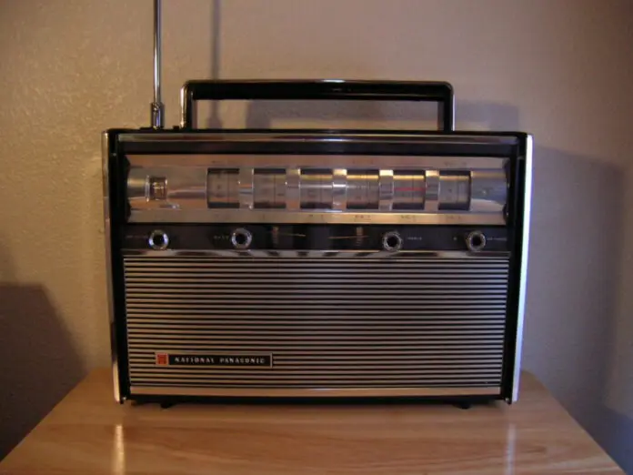 960px-Shortwave_Radio