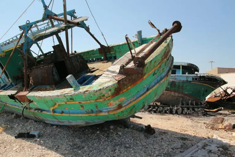 Bruciati vivi 50 rifugiati sudanesi al largo della Libia