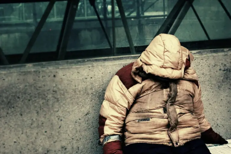 Poveri noi. E poveri soprattutto i migranti