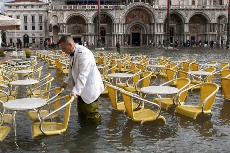 No Space for Bezos: Venezia non si consegna