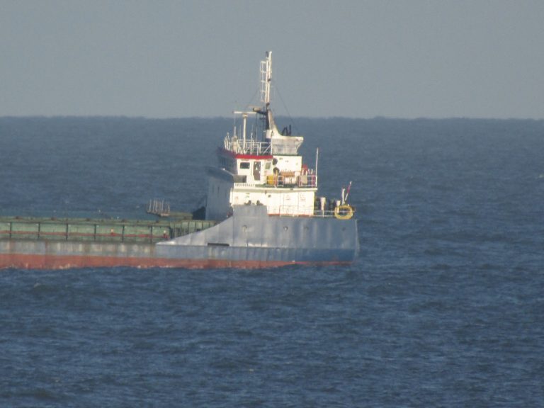 Nave carica di esplosivo russo bloccata: timori di catastrofe in Uk
