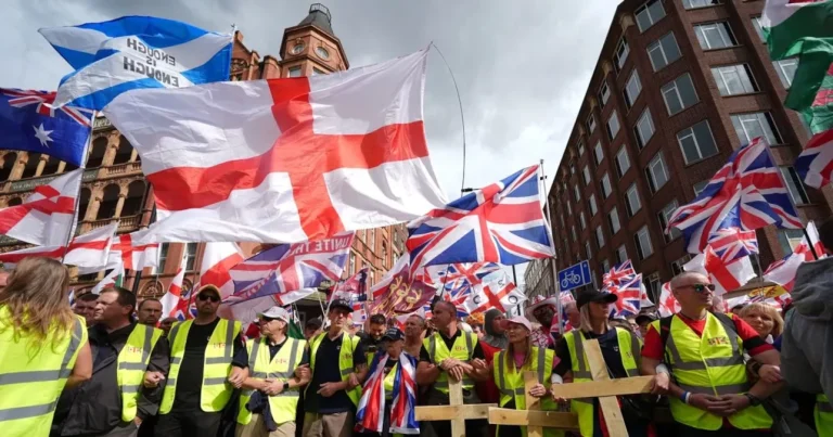 La fame non riempie le piazze, “l’orgoglio bianco” sì