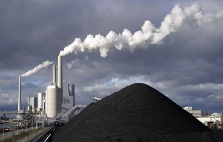 Le banche alimentano le bombe di carbonio