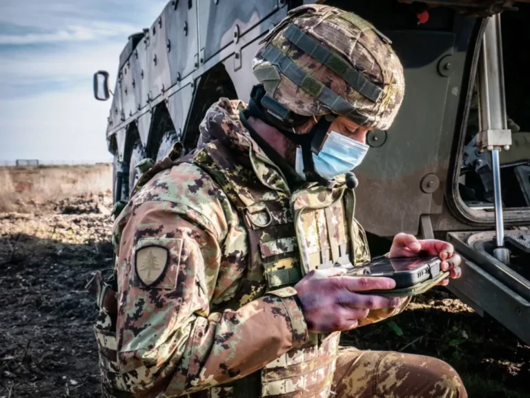 Crosetto adesso mette fretta all’industria delle armi